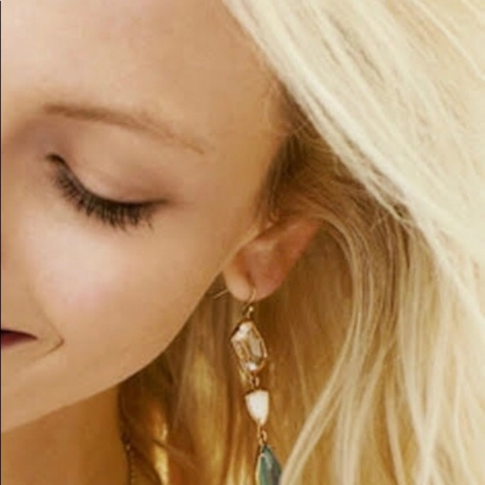 🌟NIB! Crystal Statement Earrings - Picture 2 of 4